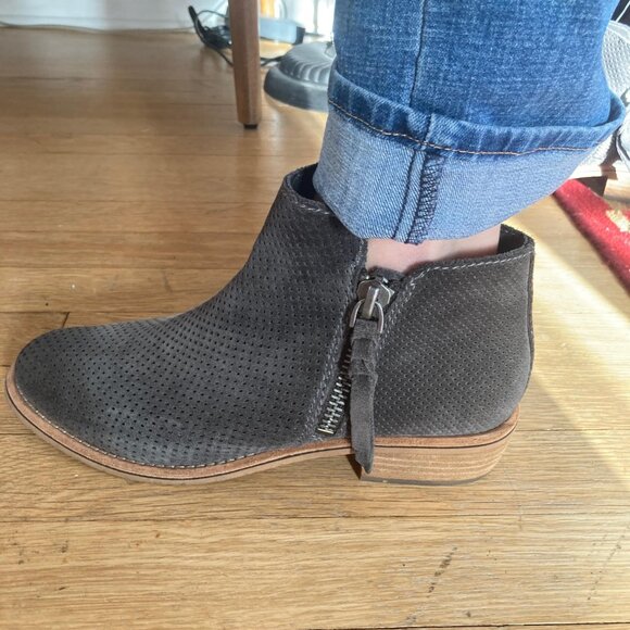 Dolce Vita grey suede boots - Picture 9 of 9